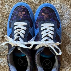 Inkkas Mariposa Jogger - suede floral sneakers size w 9